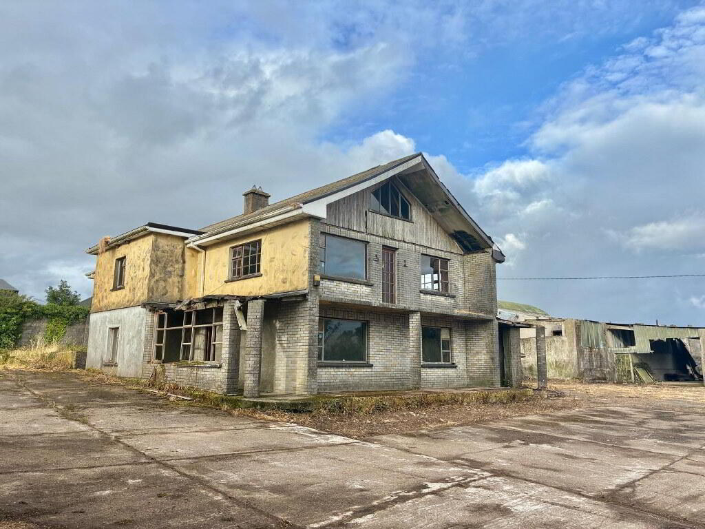 Main image of property: Substantial Detached Home 2.72 Acres, Cregg House, Clashmore