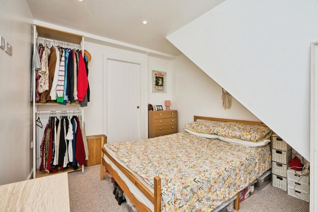 Apartment in Newport, Little London - More