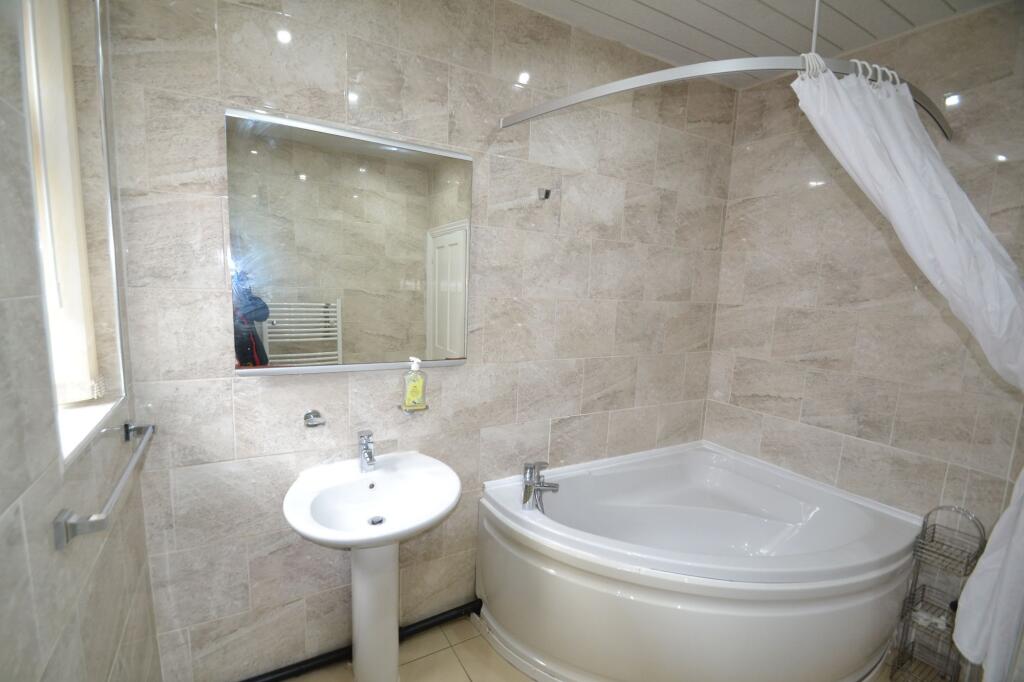 2 bedroom house share for rent