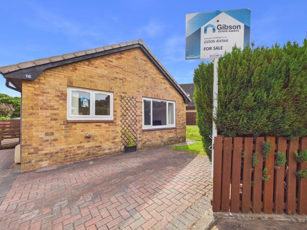 Main image of property: 16 Kirkfield West, Livingston, EH54 7BD