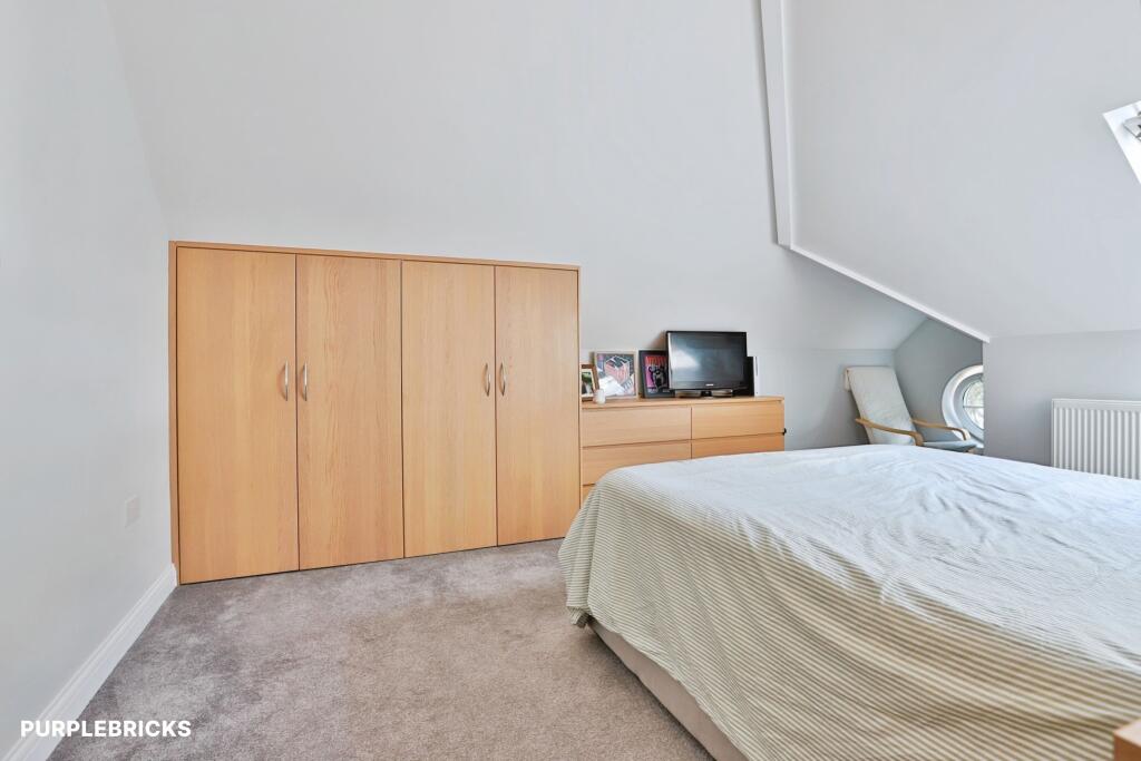 6 Wetherby Close, Broadstone, BH18 photo 3