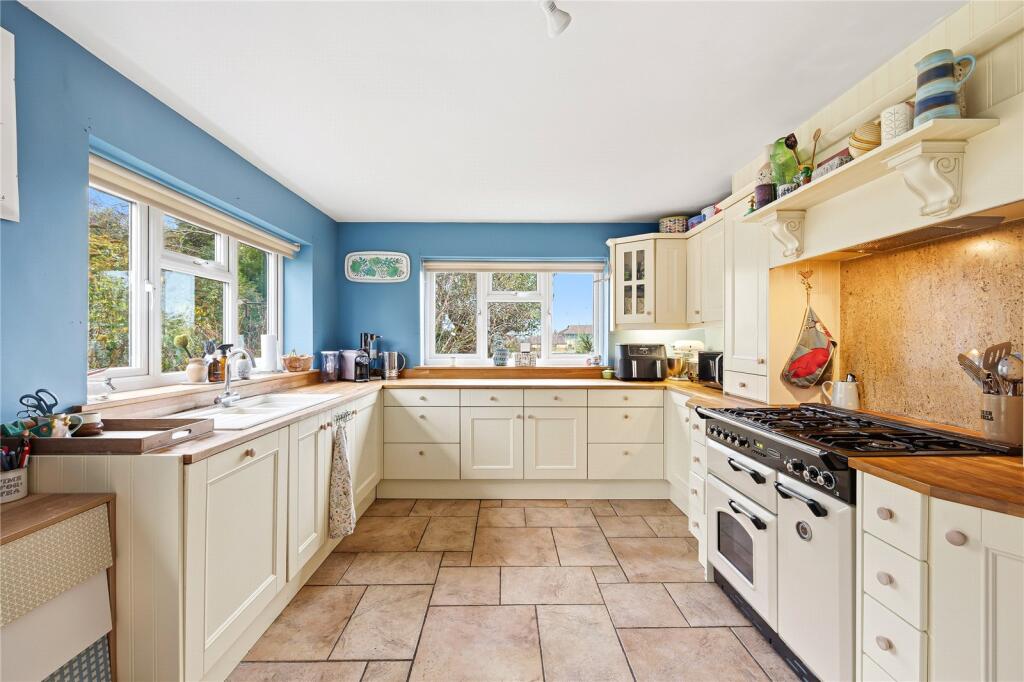 Tudor Close, Bromham, Bedford, Bedfordshire, MK43 photo 3
