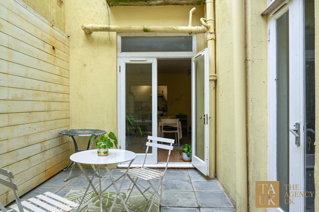 Apartment in Brighton - View 3