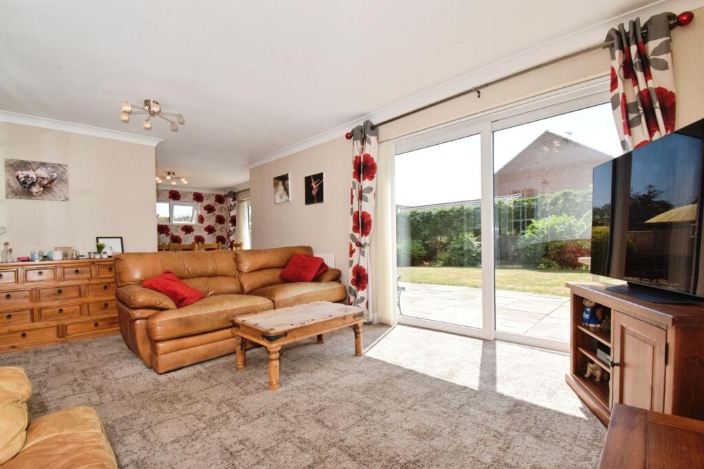 Maidwell Close, Wigston, Leicestershire, LE18 photo 2