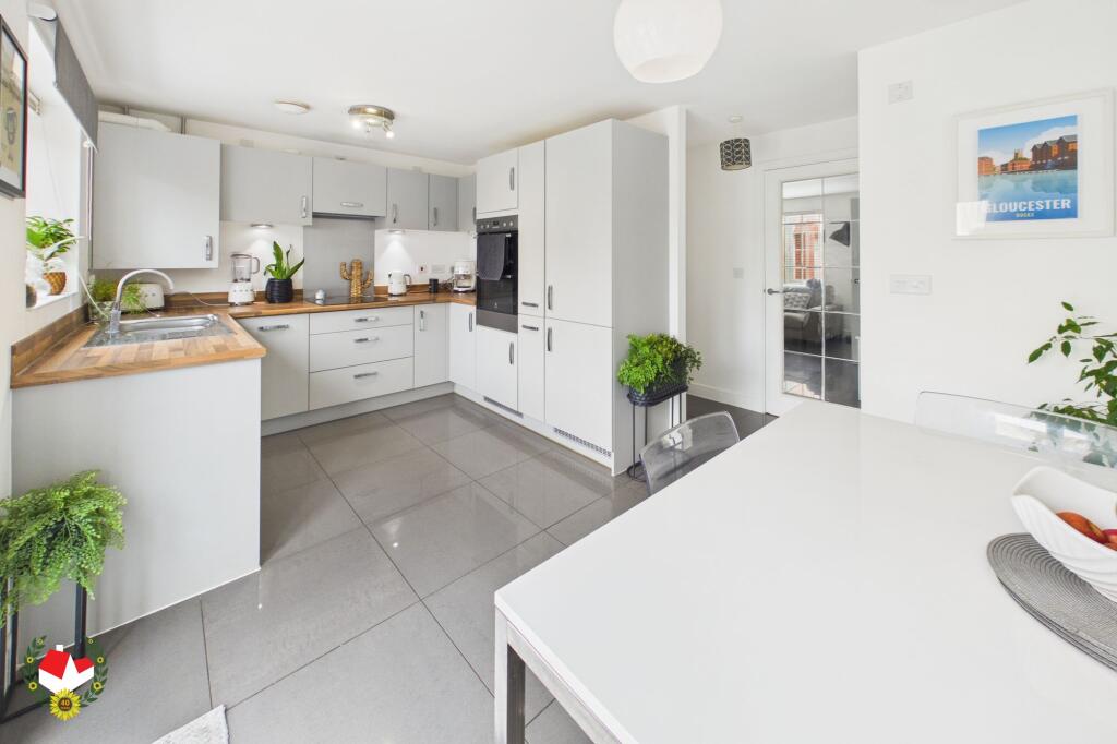 House in Gloucester - View 4