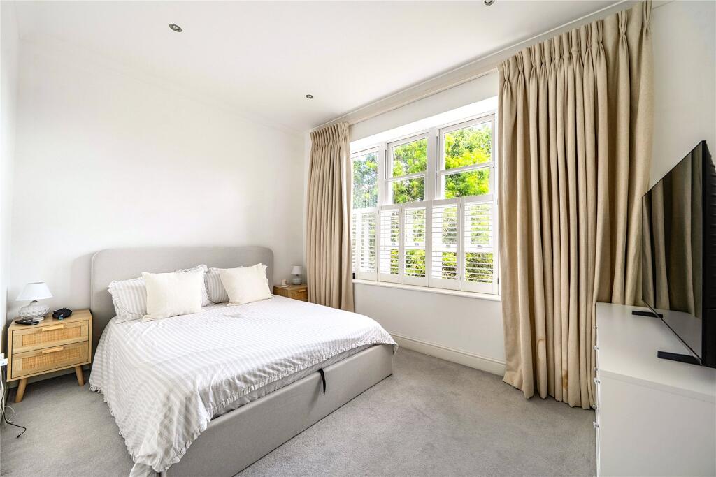 Apartment in Kingston upon Thames - More