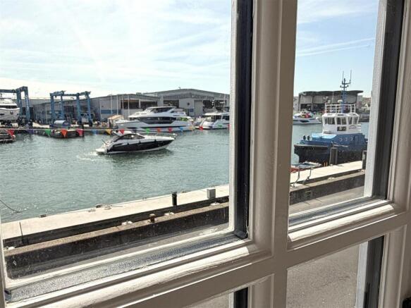 Quay Stores 10.JPG