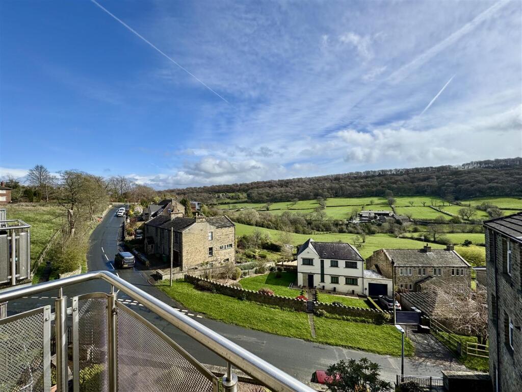Sharp Lane, Almondbury, Huddersfield, HD4 6TH photo 2