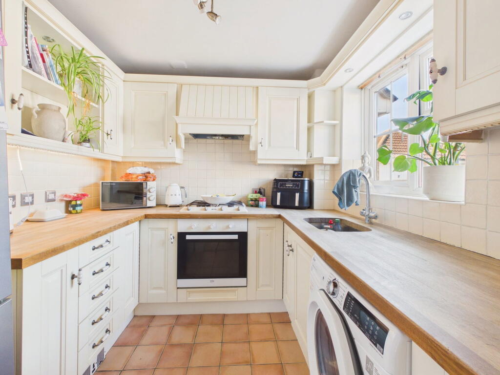 House in Horsham, Old Holbrook, North Horsham - View 2