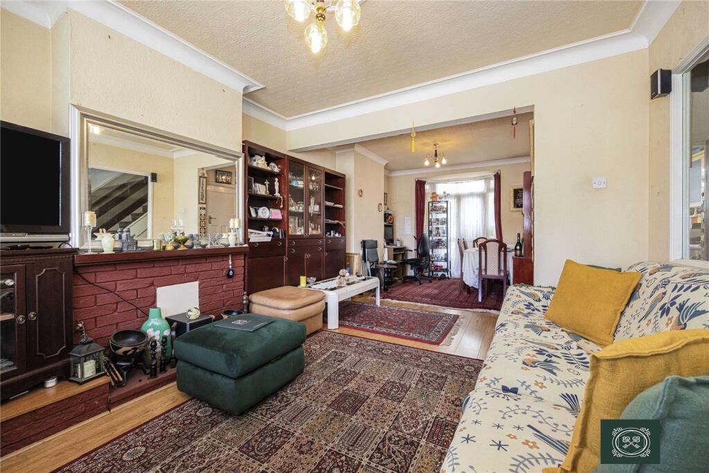 Kendal Avenue, London, N18 photo 3