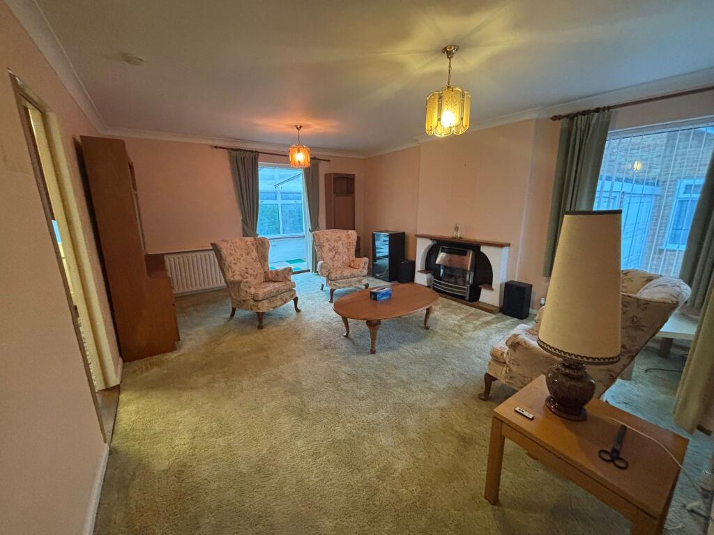 Celandine Avenue, Cowplain, PO8 photo 4