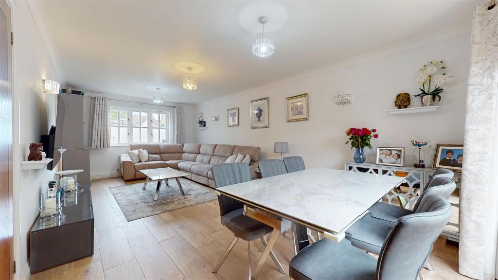 House in Milton Keynes, Monkston Park, Kents Hill, Monkston and Brinklow - View 3