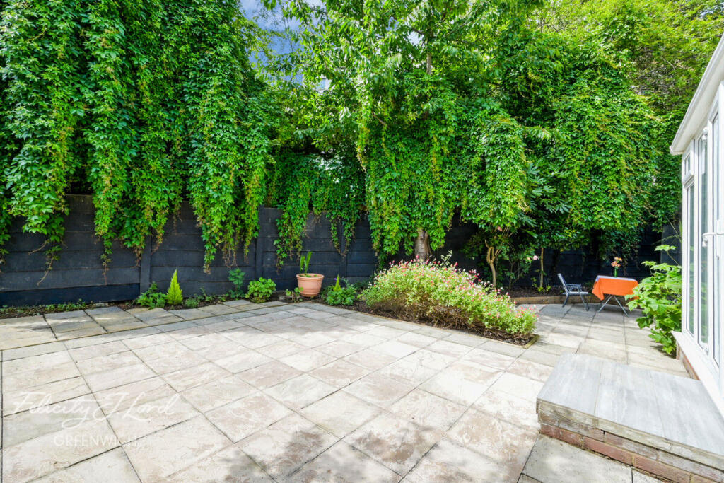 House in London, Deals Gateway, Deptford - More