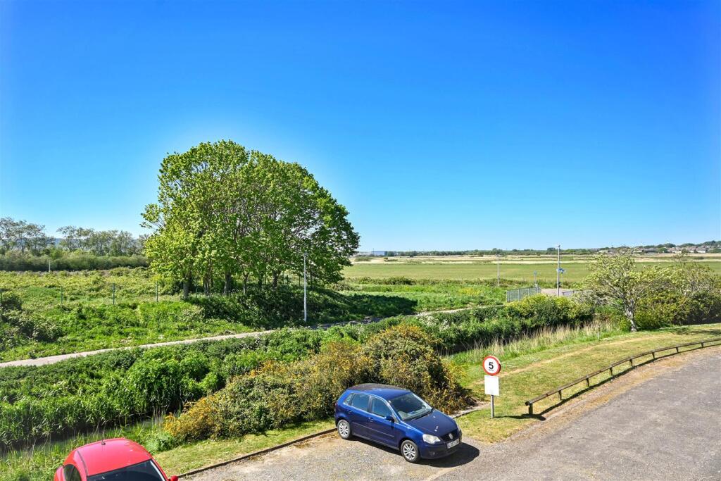 Apartment in Eastbourne, St Anthony's Hill - More