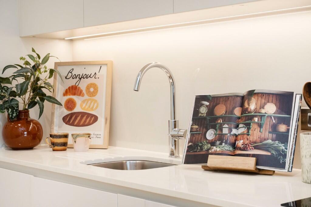 Main image of property: Selsdon Way, London, E14