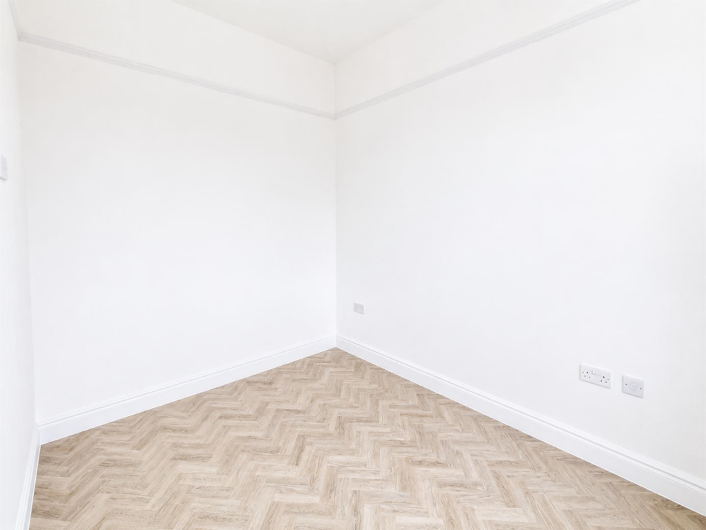 Apartment in Croydon - View 5