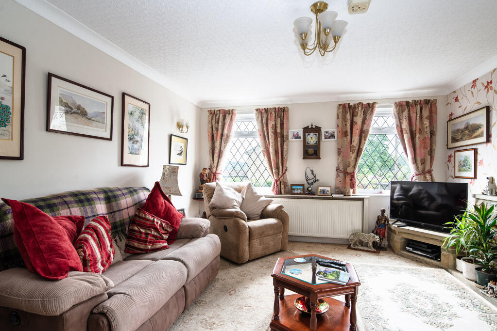 House in Bradford, Harden - More