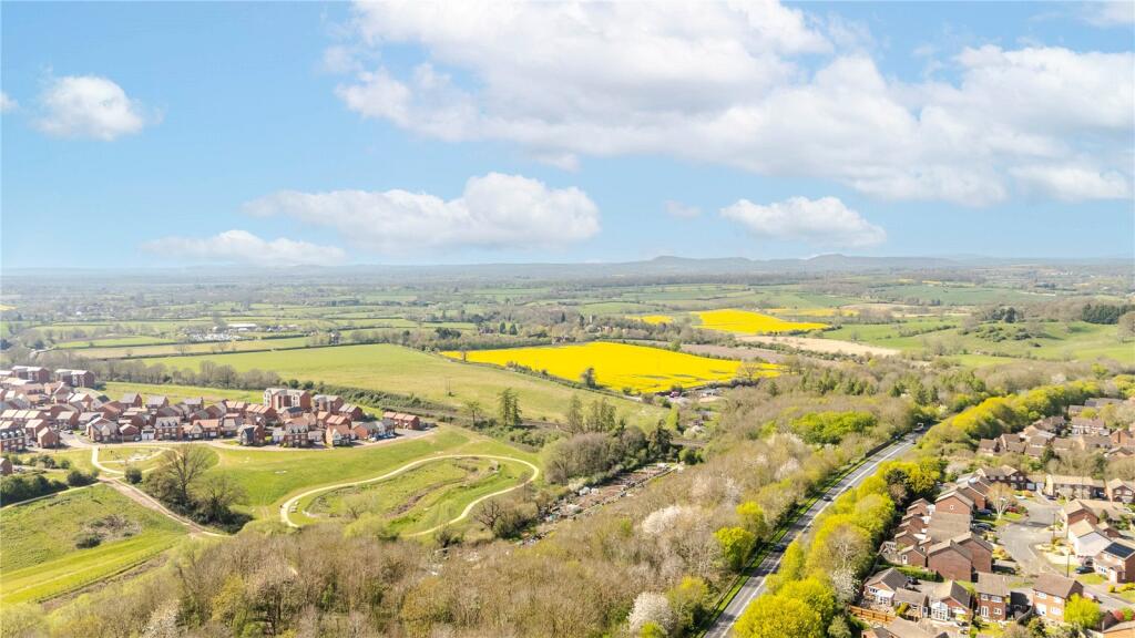 House in Worcester - View 2