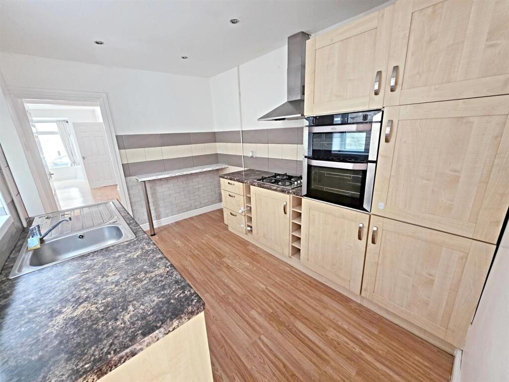 House in Pontypridd, Rhondda Cynon Taf - View 3