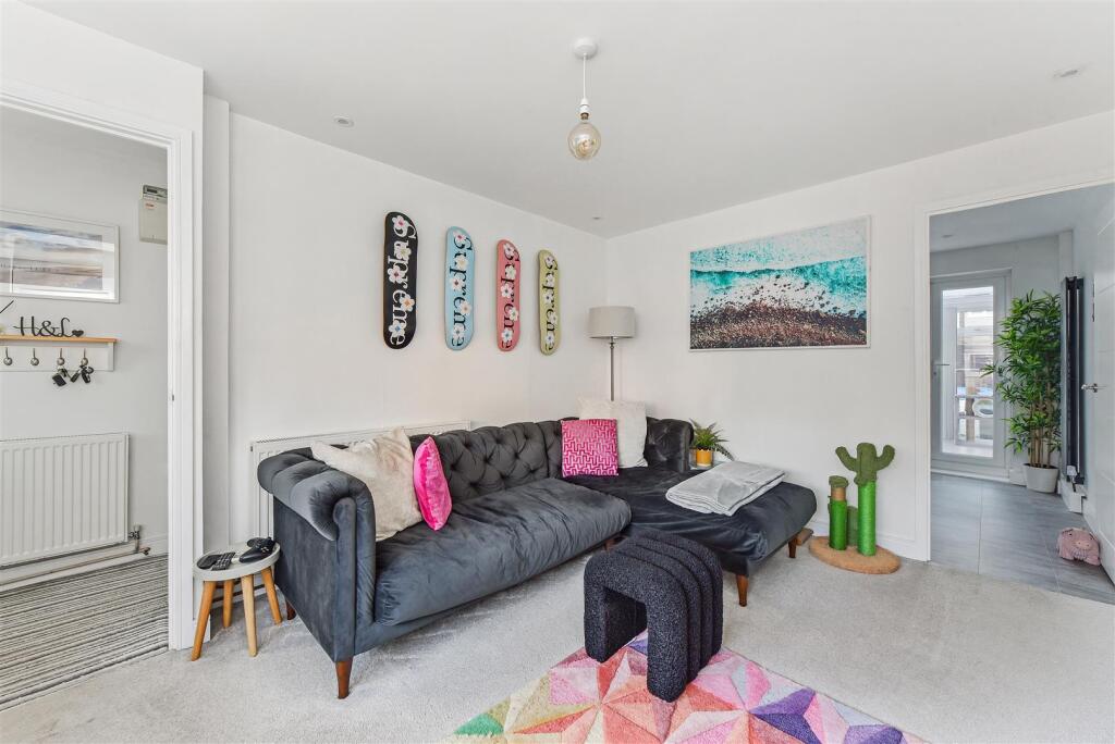 House in Havant, Waterlooville - View 3