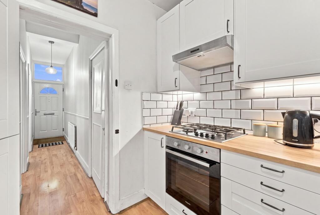 Apartment in London, Leyton - More