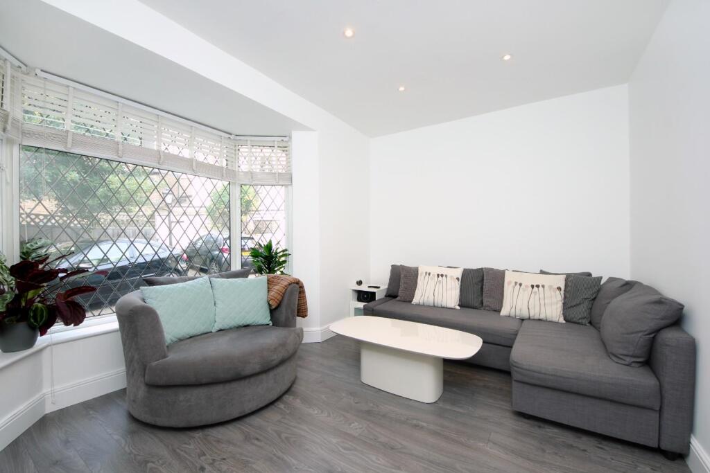 Spooners Mews, W3 photo 2