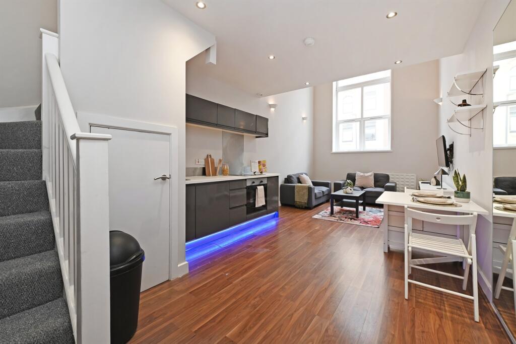 Apartment in Sheffield - More