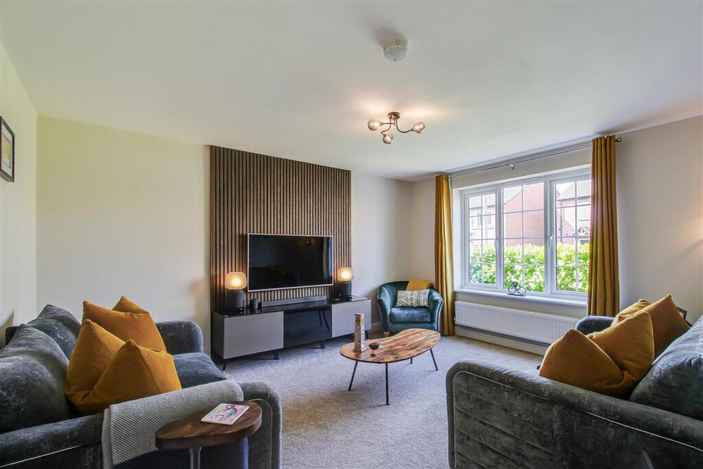 House in Wakefield, West Yorkshire - More