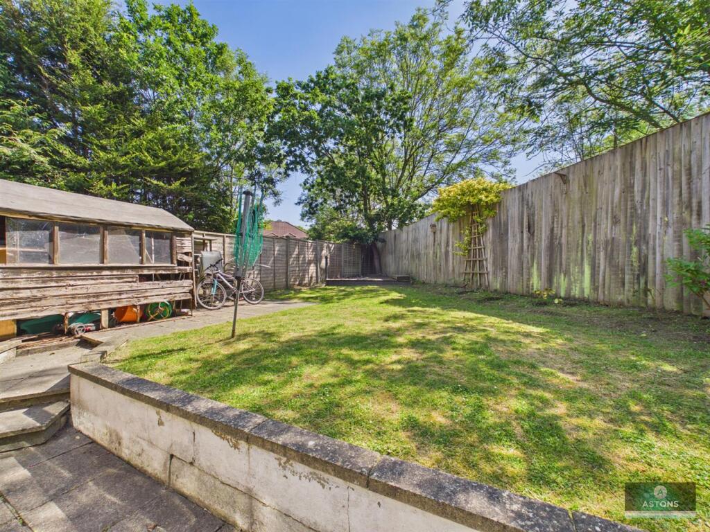 House in Crawley, Worth - View 4