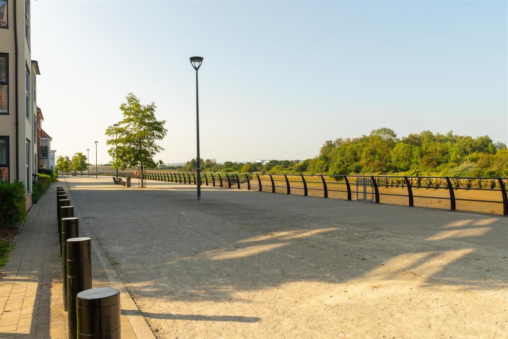 Apartment in Tonbridge and Malling, Scarborough, Wouldham - View 2