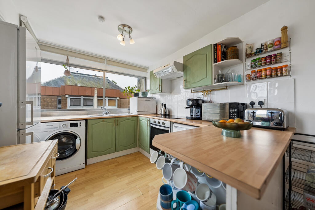 Apartment in Glasgow, Shawmoss, Langside - More