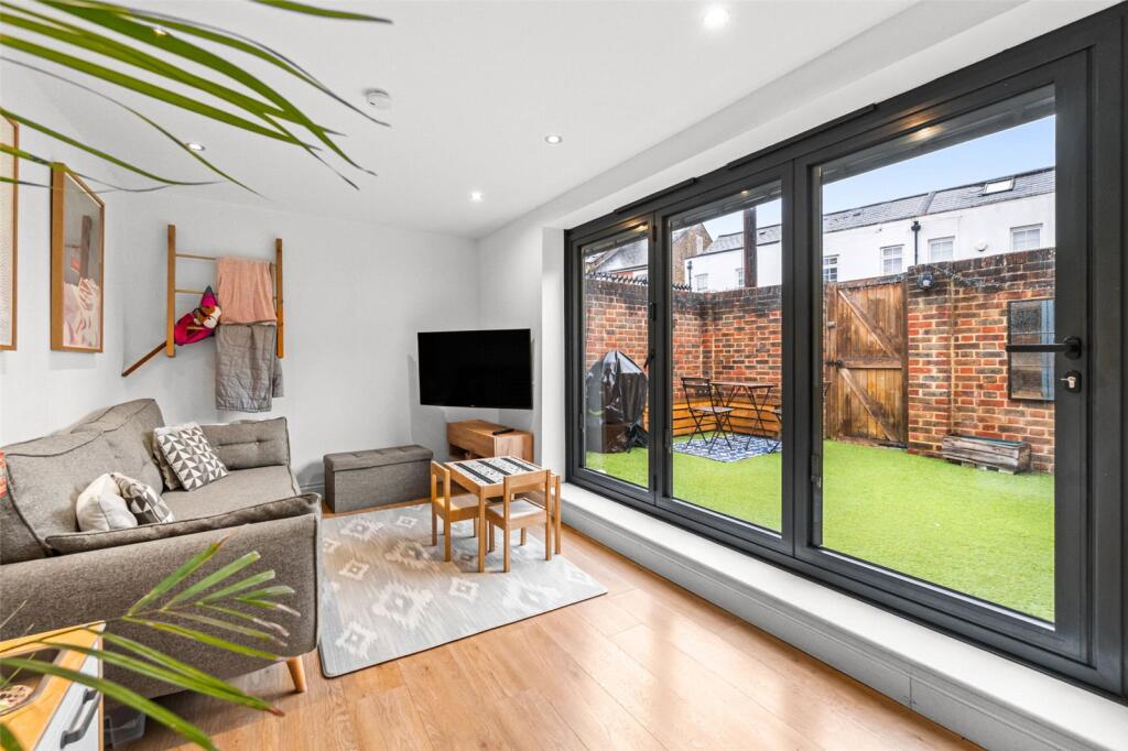 House in Twickenham - View 5