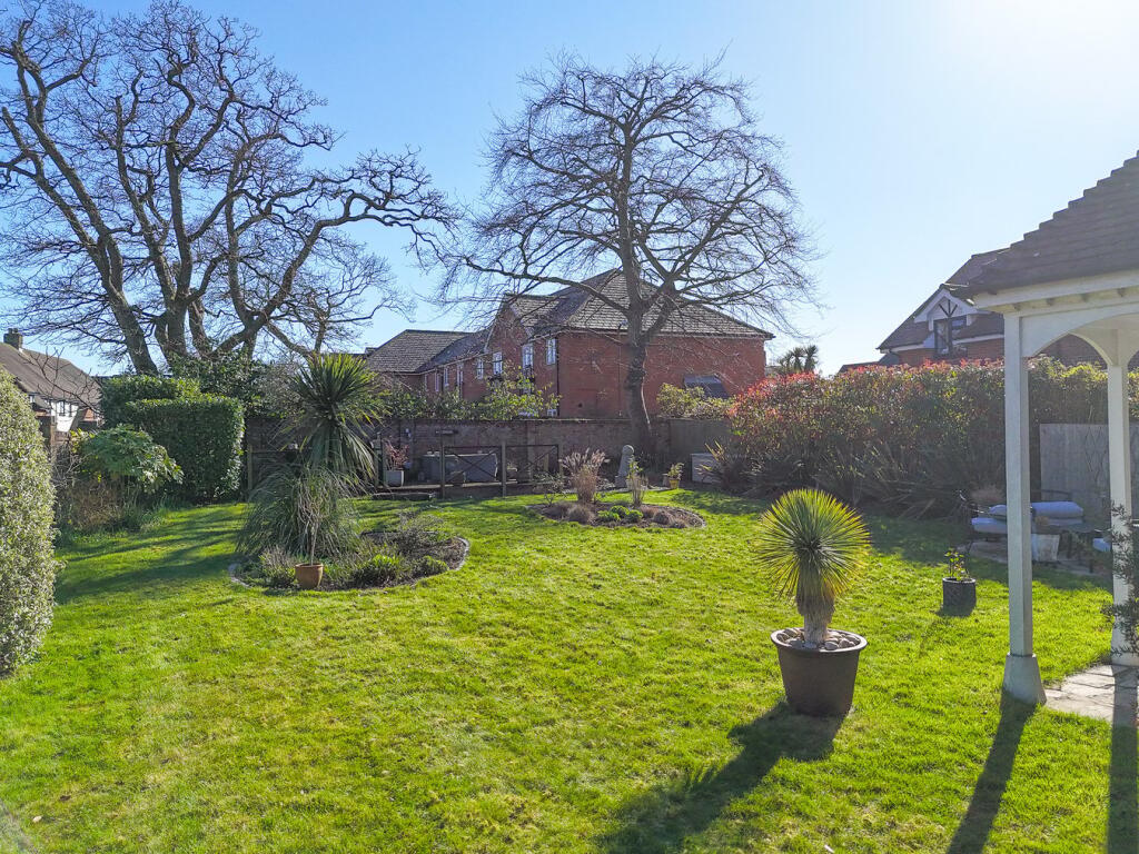 House in New Forest, New Milton - View 3