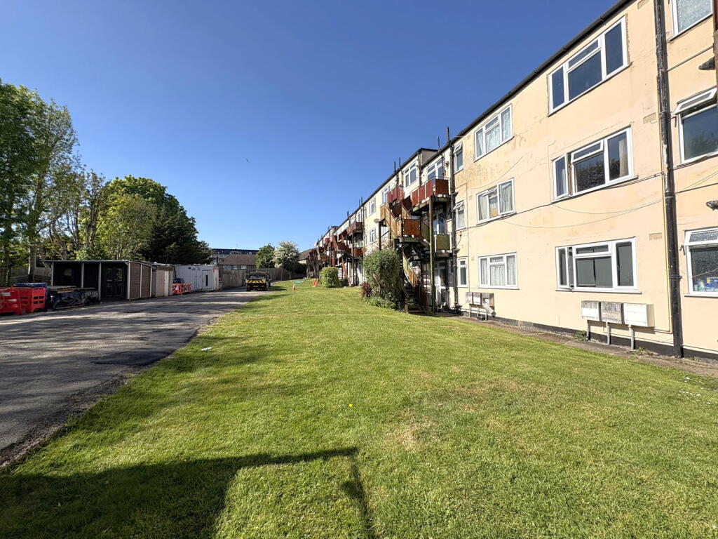 Canons Court, Stonegrove, Edgware, HA8 - More