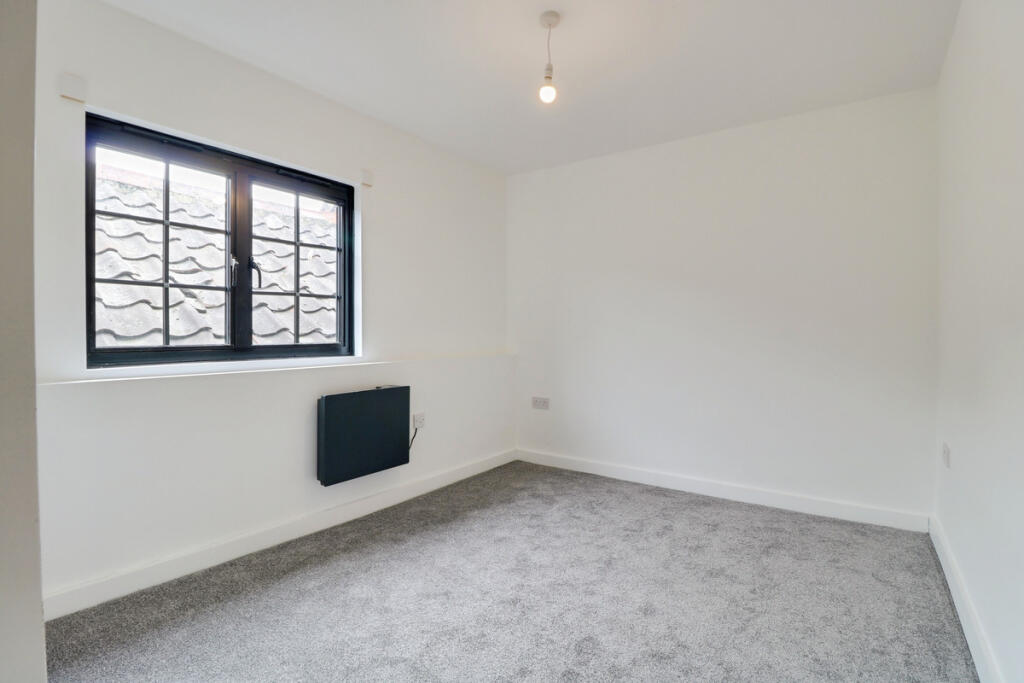 House in Southend-on-Sea - More