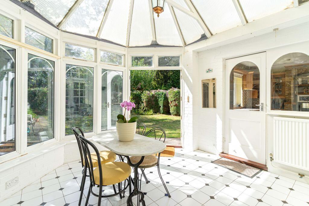 House in Croydon, Addiscombe - More