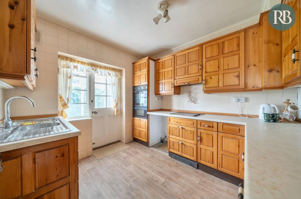 Downland Avenue, Southwick, BN42 4RF photo 4