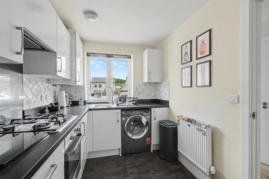 House in Nottingham, Field Farm, Stapleford - More