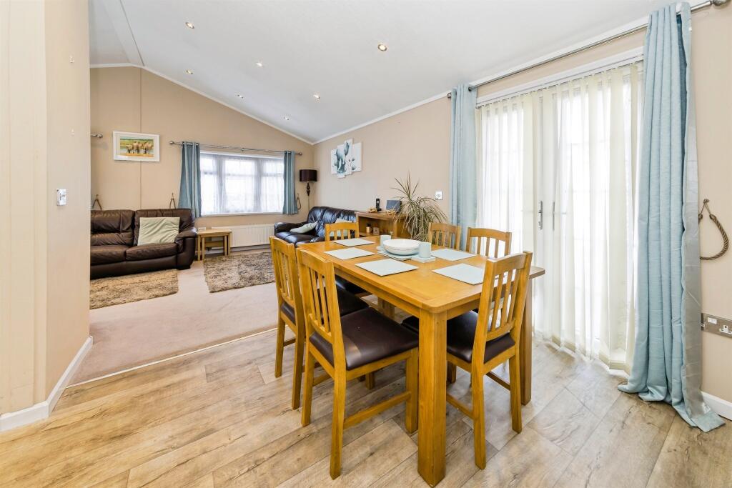 House in Tandridge, Burstow - View 5