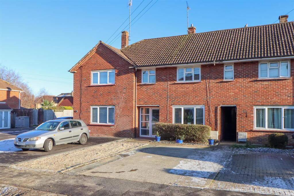 3-bed terraced on Blackbridge Lane, Horsham, £385,000