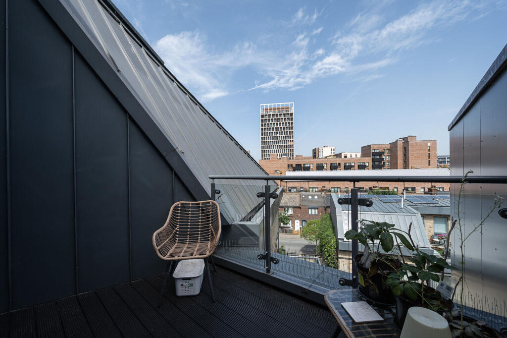 Apartment in London - View 5