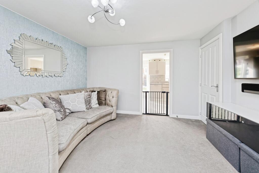 Corminster Avenue, Aylesham, Canterbury, Kent, CT3 photo 2
