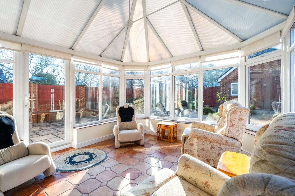 Southern Close, West Moors, Ferndown, Dorset, BH22 photo 4