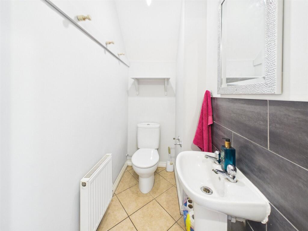 House in Gloucester, Kingsway, Quedgeley - More