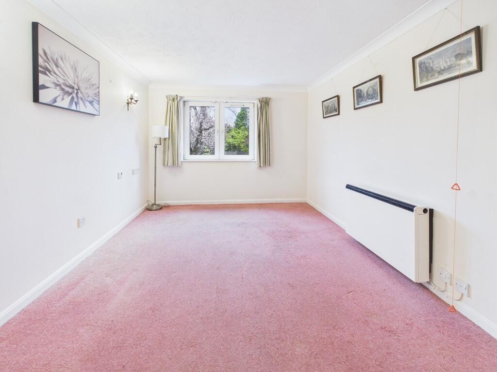 Farnham Close, London, N20 photo 2