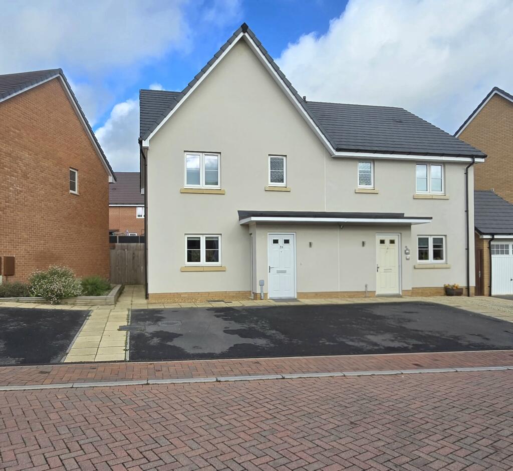 Main image of property: Walsingham Drive, Monksmoor, NN11 2LE