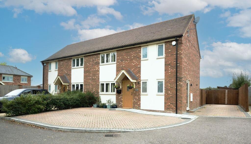 3-bed semi-detached on Lynnens View, Oakley, HP18, £500,000