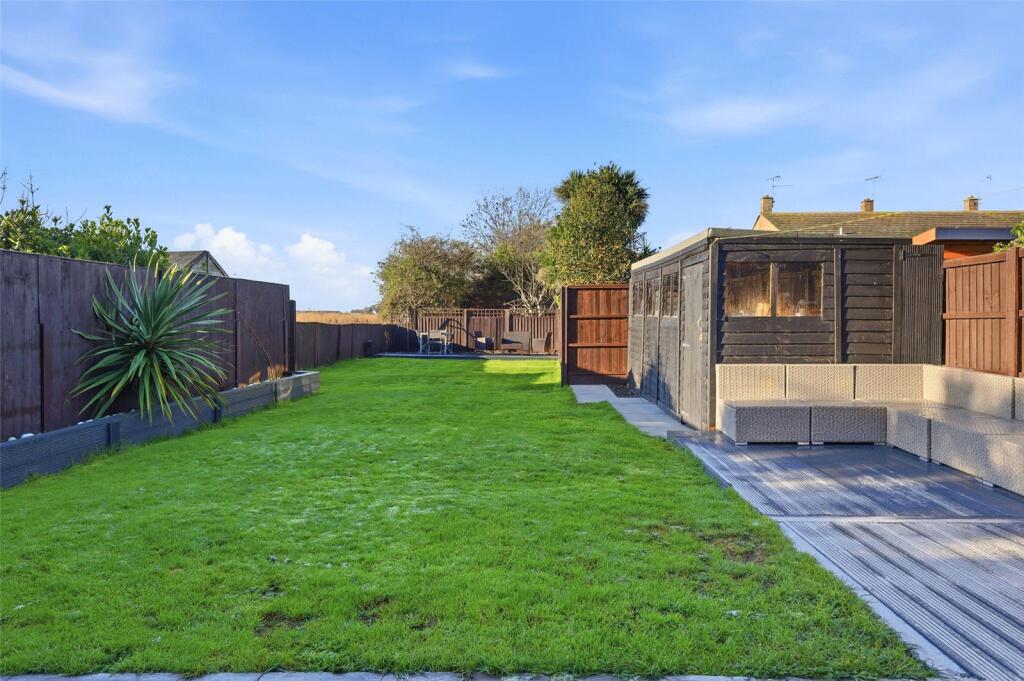 Conway Avenue, Great Wakering, Essex, SS3 photo 3