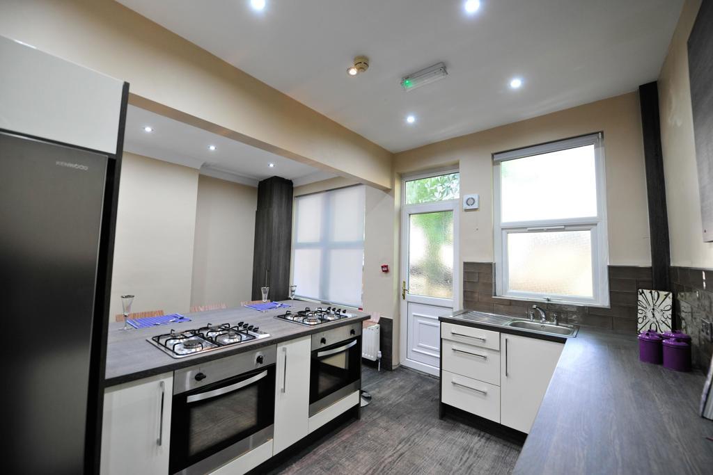 House in Leeds, Headingley Hill, Headingley - View 3