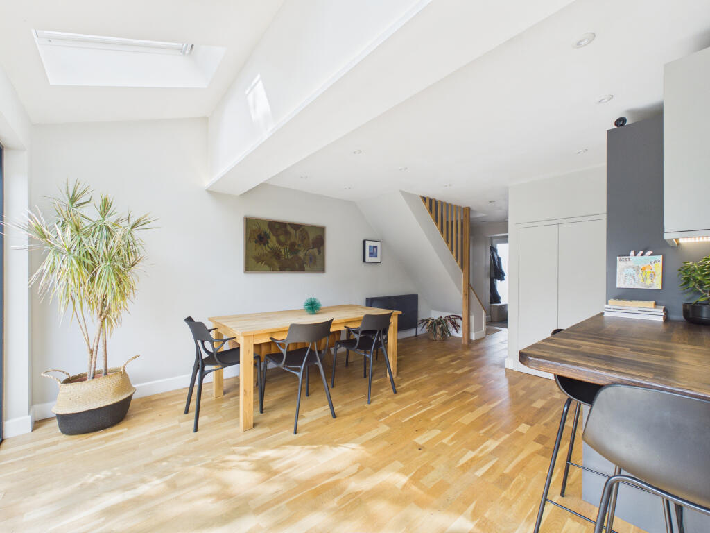 House in Slough - View 4